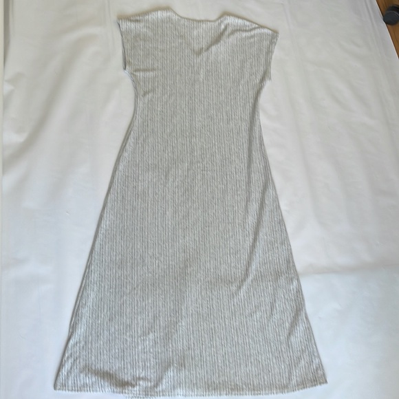 NWOT Caution to the wind maxi dress with thin stripes and buttons size large - Picture 4 of 7